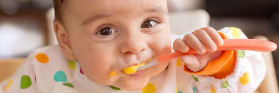 چه عواملی با بروز آلرژی غذایی در کودکان مرتبط هستند؟