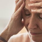 ۱۲ عاملی که خطر دمانس (زوال عقل) و آلزایمر را افزایش می‌دهند